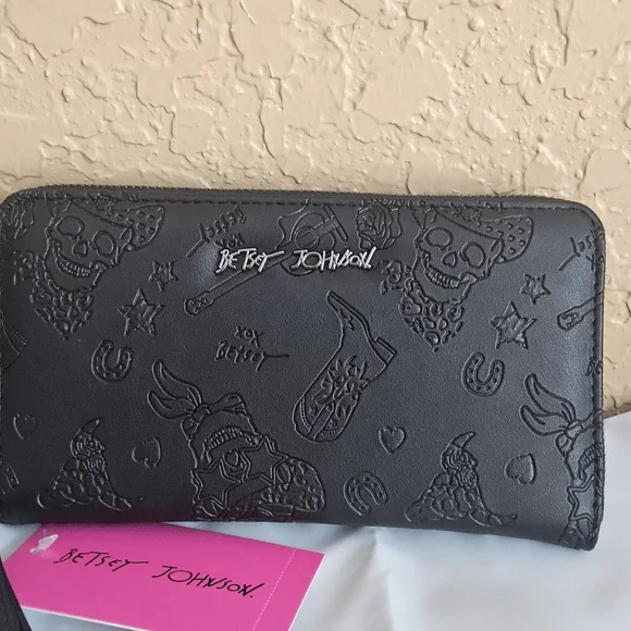 Betsey Johnson Black Embossed COWBOY SKULL Wristlet - Picture 4 of 5